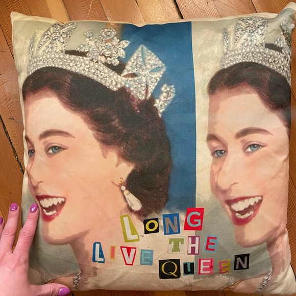 Long Live the Queen Accent Pillow - Picture 2 of 3